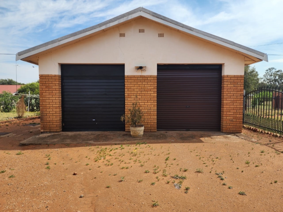 4 Bedroom Property for Sale in Petrusburg Rural Free State